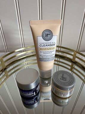it cosmetics Confidence In A Cleanser Hydrating Facial Cleanser - Beige